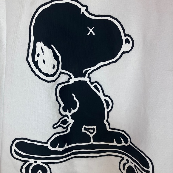 KAWS + PEANUTS sweater. - Picture 3 of 4